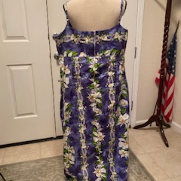 Hawaiian Dress - Picture 2 of 3